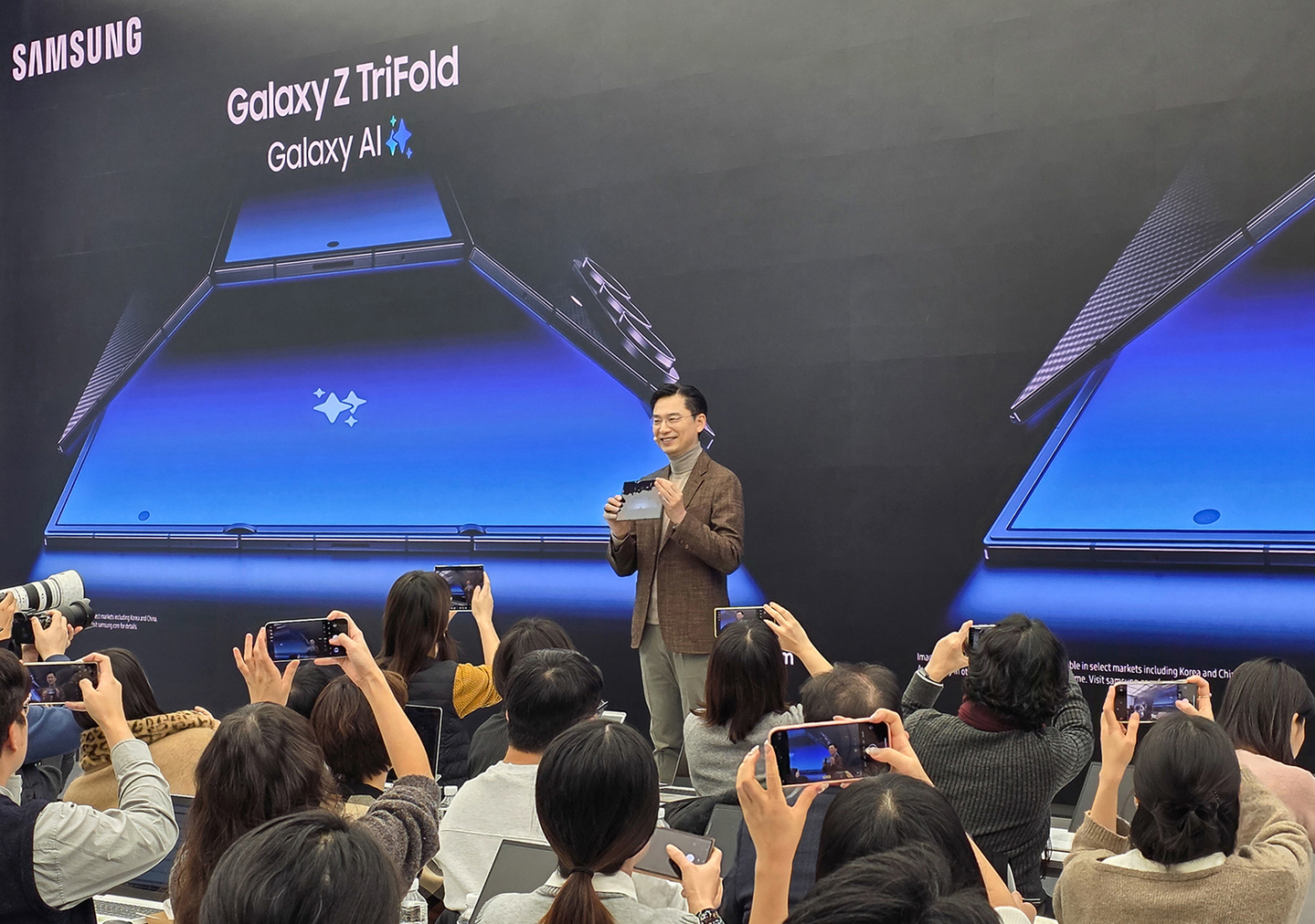 Lim Sung-taek, Samsung’s vice president of domestic sales, introduces Galaxy Z TriFold at a press briefing in southern Seoul on Dec. 2. [SAMSUNG ELECTRONICS]