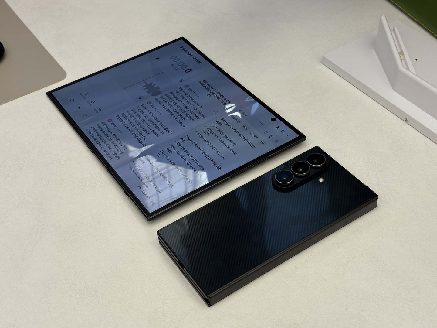 Galaxy Z TriFold models are displayed at Samsung Electronics’ Gangnam store in southern Seoul on Dec. 2. [LEE JAE-LIM]