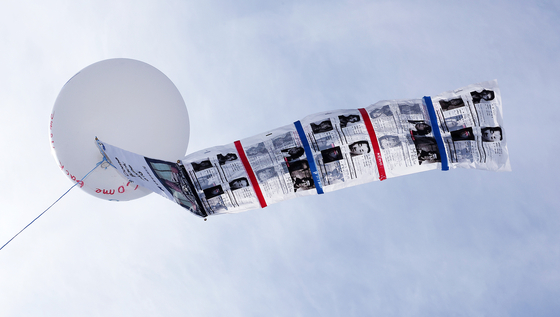 A leaflet aimed at North Korea flutters from a large balloon in Paju, Gyeonggi, on April 23. [NEWS1] 