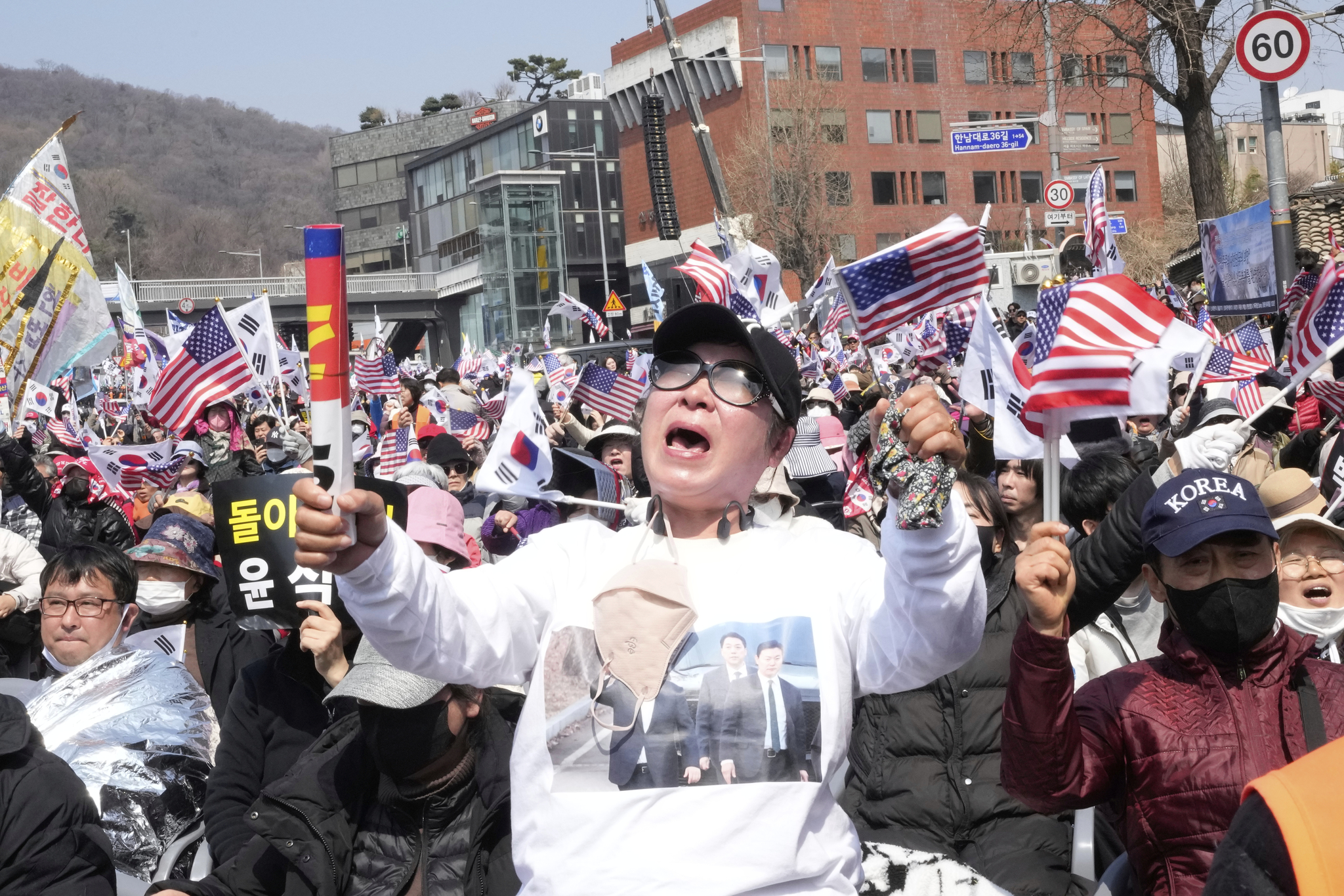 A supporter of impeached President Yoon Suk Yeol reacts after hearing the Constitutional Court's verdict during a pro-Yoon rally near the presidential residence in Yongsan District, central Seoul, on April 4. [AP/YONHAP]