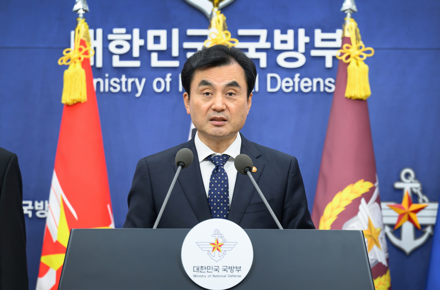 Defense Minister Ahn Gyu-back speaks in a press briefing on Nov. 14. [YONHAP] 
