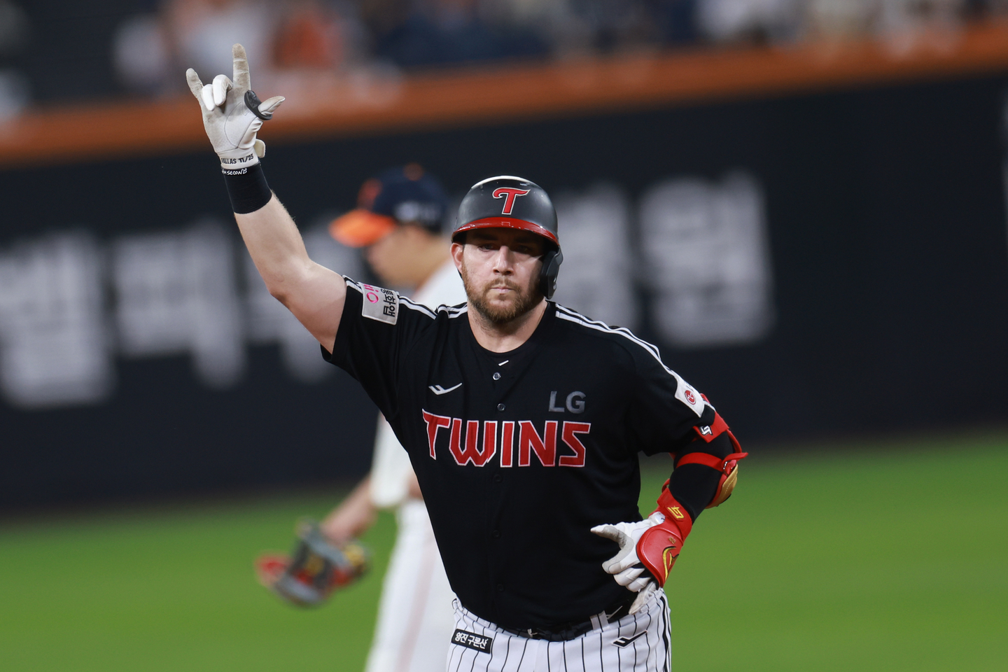 Austin Dean of the LG Twins celebrates after hitting a solo home run against the Hanwha Eagles during a KBO regular-season game at Daejeon Hanwha Life Ballpark in the central city of Daejeon on Sept. 27 [YONHAP] 