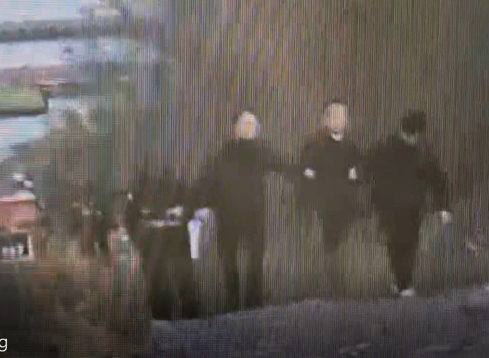 A suspect is being arrested for allegedly murdering his long-missing ex-girlfriend, is escorted by police on Nov. 26 after revealing the location in Lake Chungju where he abandoned her car. [YONHAP]
