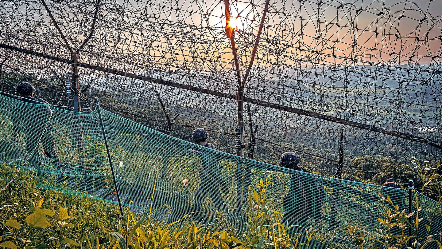 Soldiers are seen near the Demilitarized Zone (DMZ) on the western front of the DMZ in Paju, Gyeonggi on July 26, 2022 in this file photo unrelated to the story. [YONHAP]