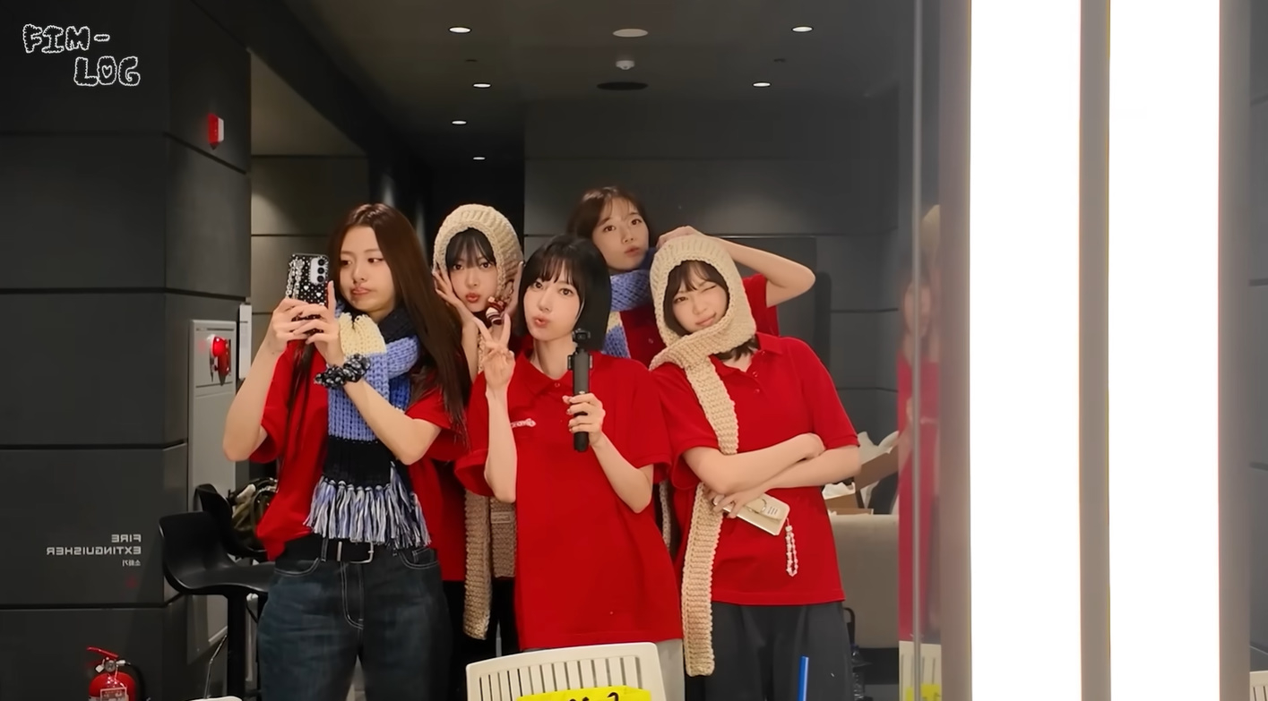 Members of girl group Le Sserafim wearing crocheted accessories by member Sakura [SOURCE MUSIC]