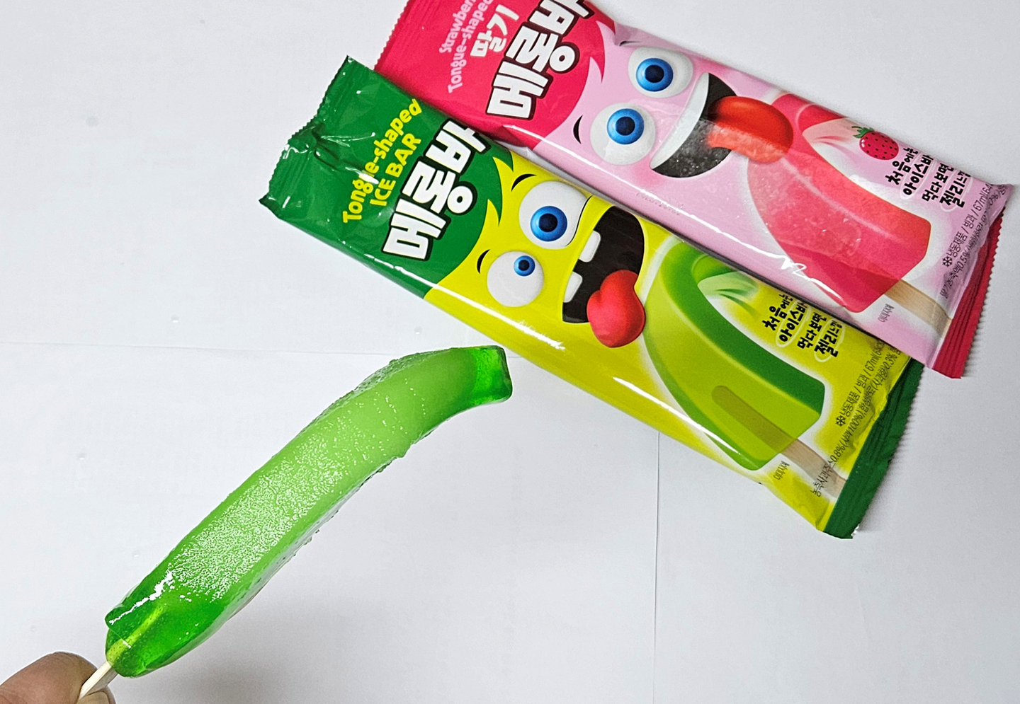 The ″Tongue-shaped Ice Bar,″ imported from China was first introduced to Korea in September. [CHAE HYE-SEON]