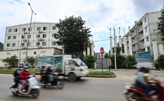 A compound in Phnom Penh, Cambodia, known as a major hub for criminal activity, is seen on Oct. 15. [NEWS1]