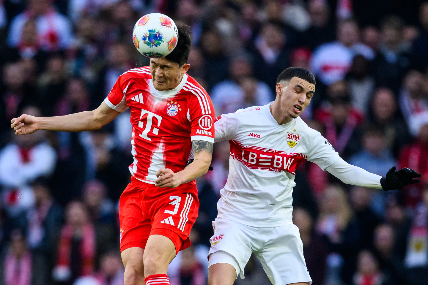 Bayern Munich’s Kim Min-jae, left, battles for the ball with Stuttgart’s Bilal El Khannous during a Bundesliga match at MHP Arena in Stuttgart, Germany, on Dec. 6. [AP/YONHAP]