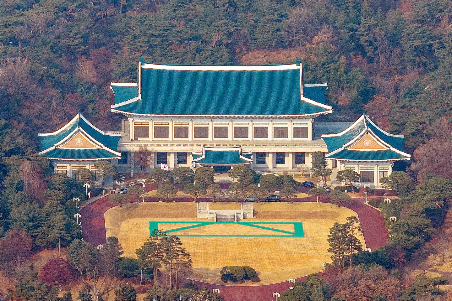 The photo shows the Blue House in central Seoul on Dec. 7. [YONHAP]