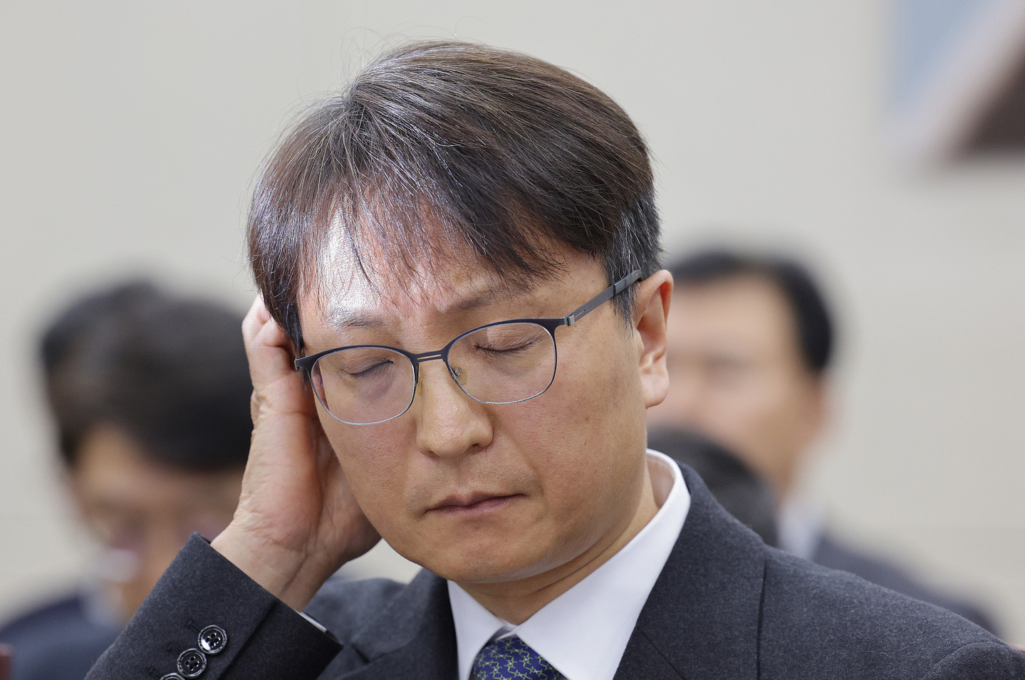 Coupang CEO Park Dae-jun listens during an emergency interpellation session on the company's recent data breach, held by the National Assembly’s Science, ICT, Broadcasting and Communications Committee in Yeouido, western Seoul, on Dec. 2. [NEWS1]