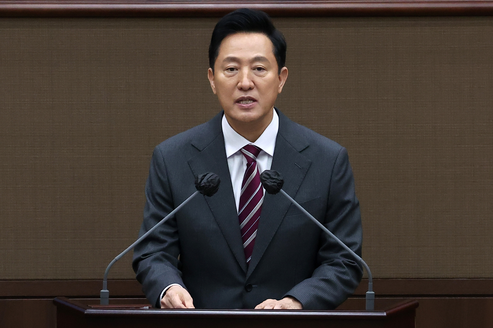 Seoul Mayor Oh Se-hoon speaks during a city council session at the Seoul Metropolitan Council in Jung District, central Seoul, on April 4. [NEWS1] 