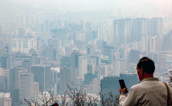 Apartments are seen from Mount Namsan in central Seoul on Nov. 24. [NEWS1]