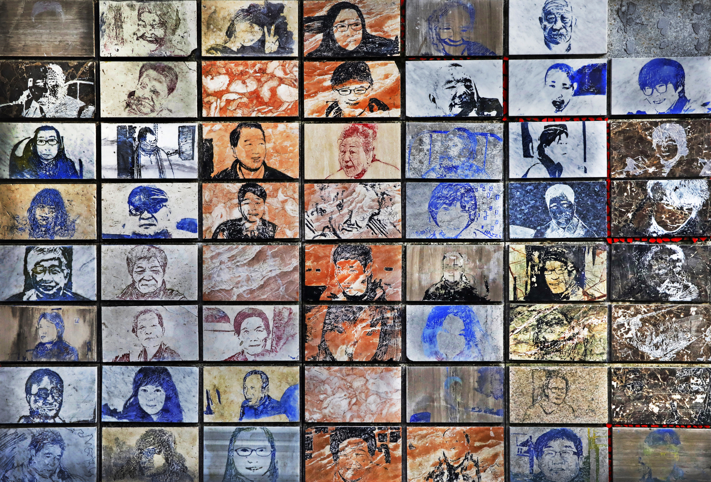 A mural of Sorok Island residents, including people who overcame leprosy and staff members, is displayed on a wall on Sorok Island in Goheung County, South Jeolla. [PARK SANG-MOON]