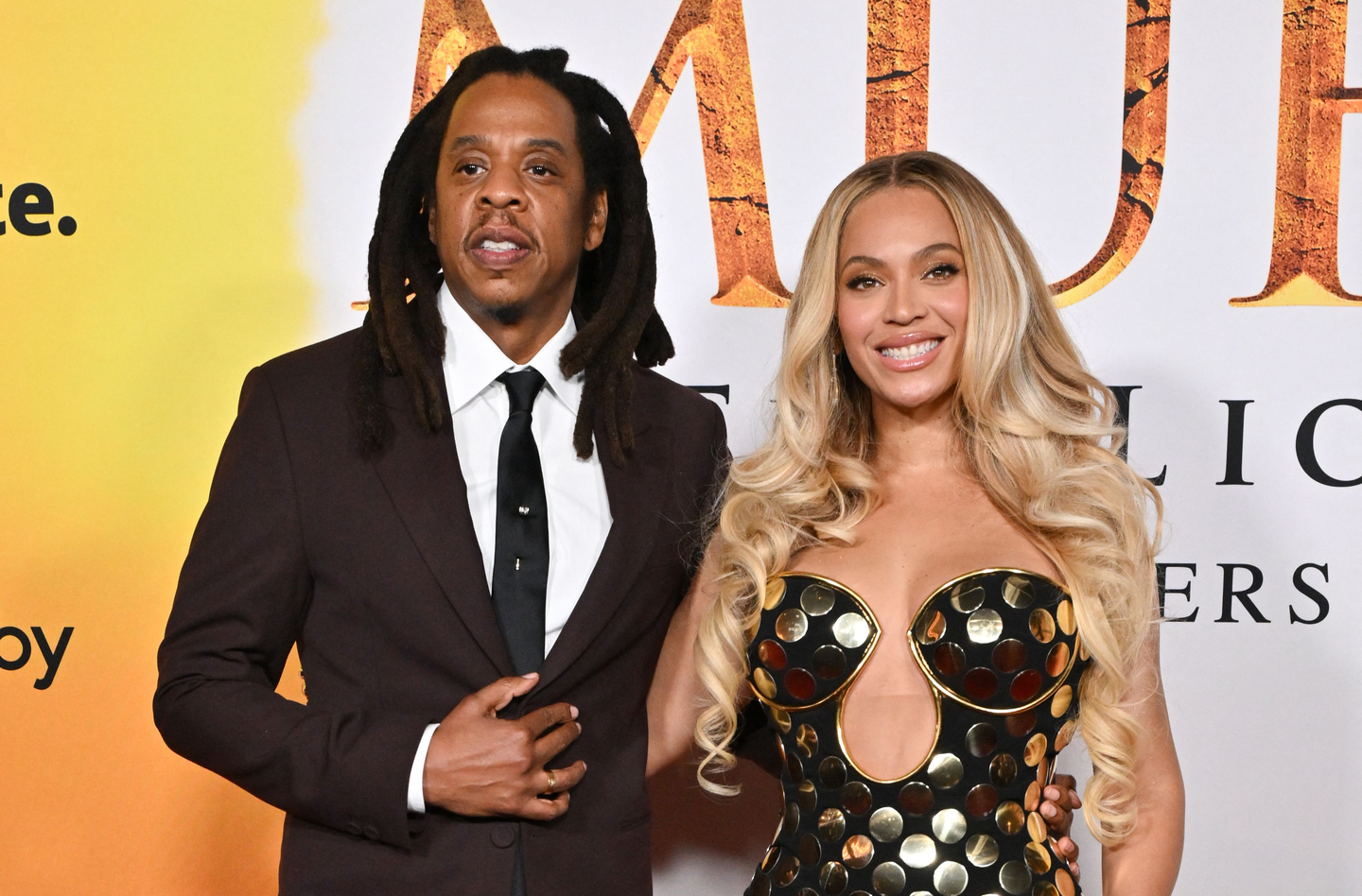 Rapper Jay-Z, left, and singer-songwriter Beyonce attend the world premiere of Disney's ″Mufasa: The Lion King″ (2024) at the Dolby Theatre in Hollywood on Dec.9, 2024. [AFP/YONHAP]
