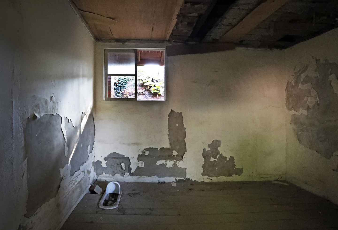 A cell inside the detention center at the former Sorokdo Rehabilitation Center in Goheung County, South Jeolla [PARK SANG-MOON]