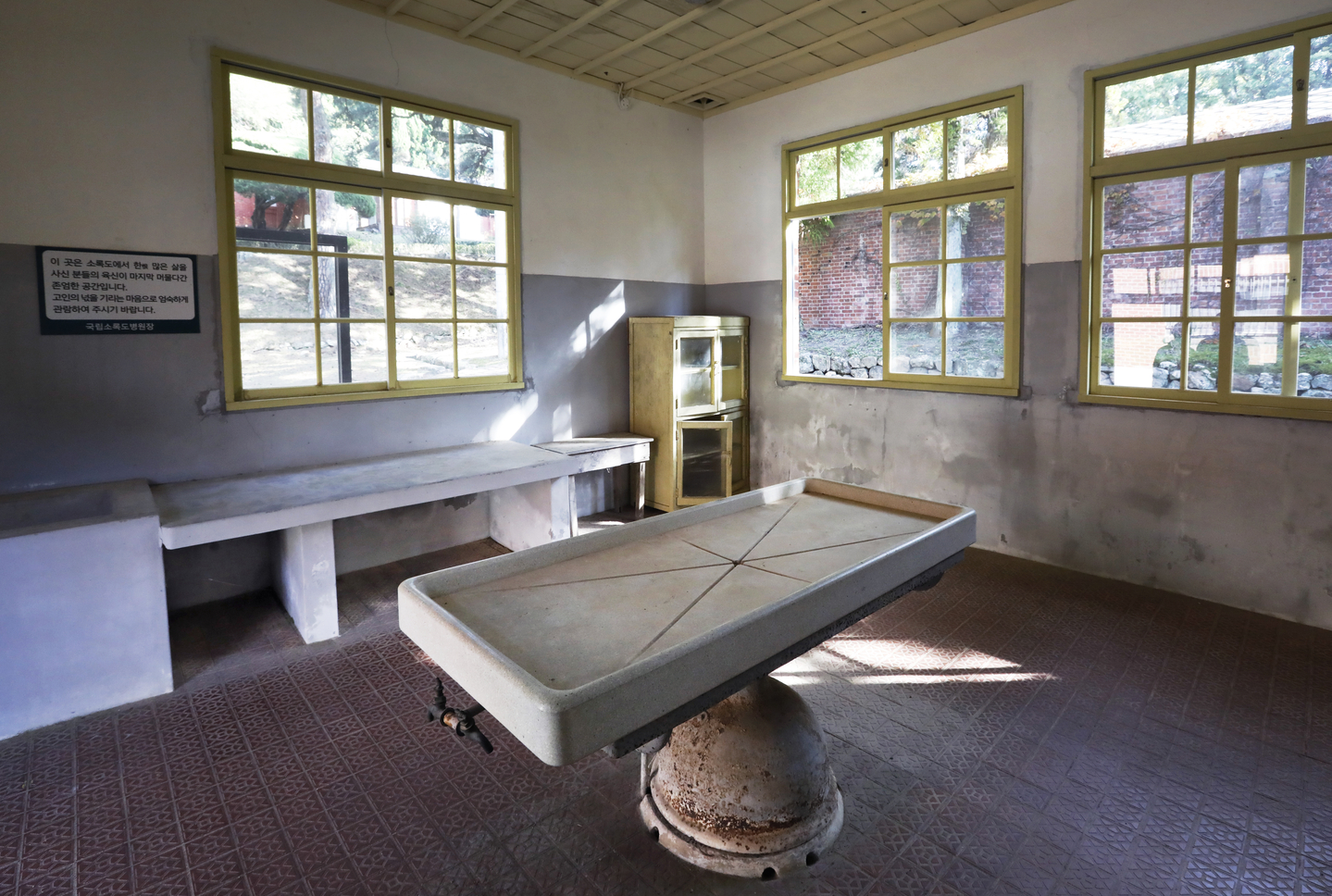 An autopsy table remains in the autopsy laboratory at the former Sorokdo Rehabilitation Center. [PARK SANG-MOON]