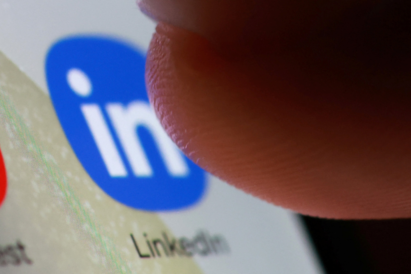 The LinkedIn app icon on a smartphone is seen in this illustration taken on Oct. 27. [REUTERS/YONHAP]