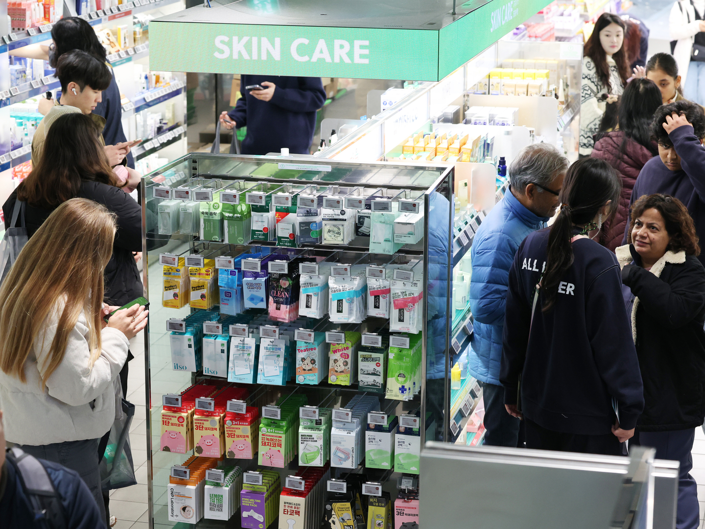 Customers shop at an Olive Young store in Seoul in November [YONHAP]