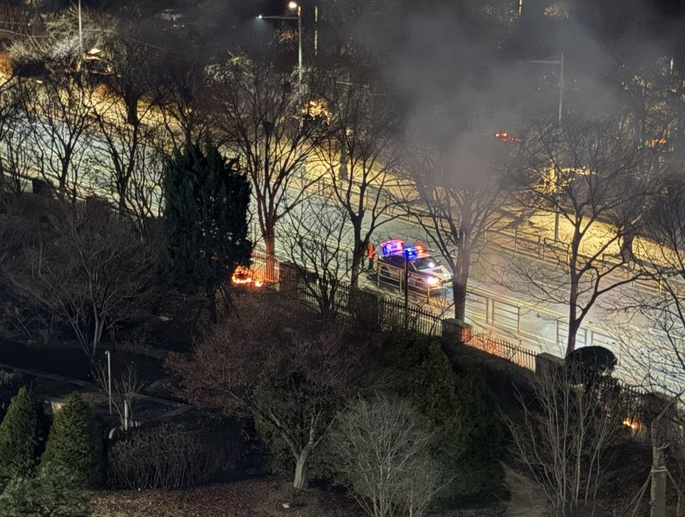 A fire breaks out at the National Assembly in Yeouido, western Seoul, on Dec. 9. The suspected arsonist has since been arrested. [YONHAP]