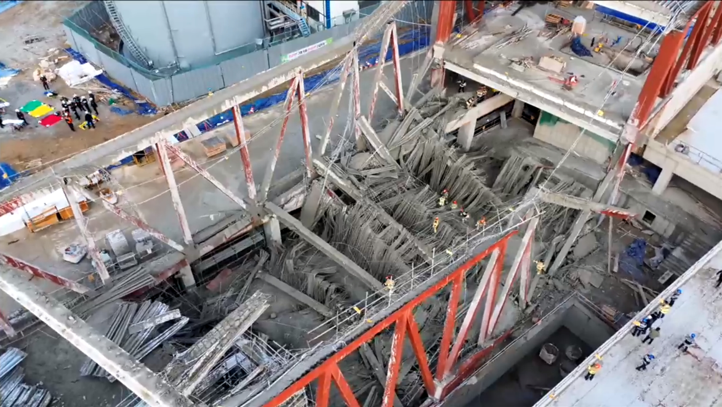 A steel structure collapses during the construction of the City Main Library Gwangju in Gwangju on Dec. 11, 2025. [NEWS1]