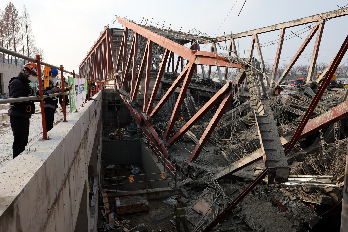 Officials work to locate possible survivors at the collapsed construction site of the City Main Library Gwangju in Gwangju on Dec. 11, 2025. [YONHAP]