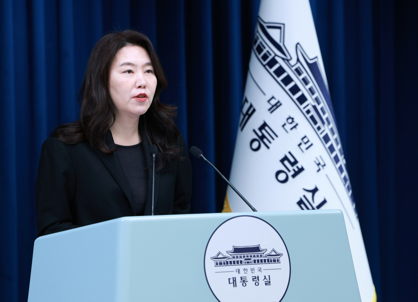 Presidential spokesperson Kang Yu-jung speaks during a press briefing at the presidential office in Seoul on Dec. 5. [YONHAP]
