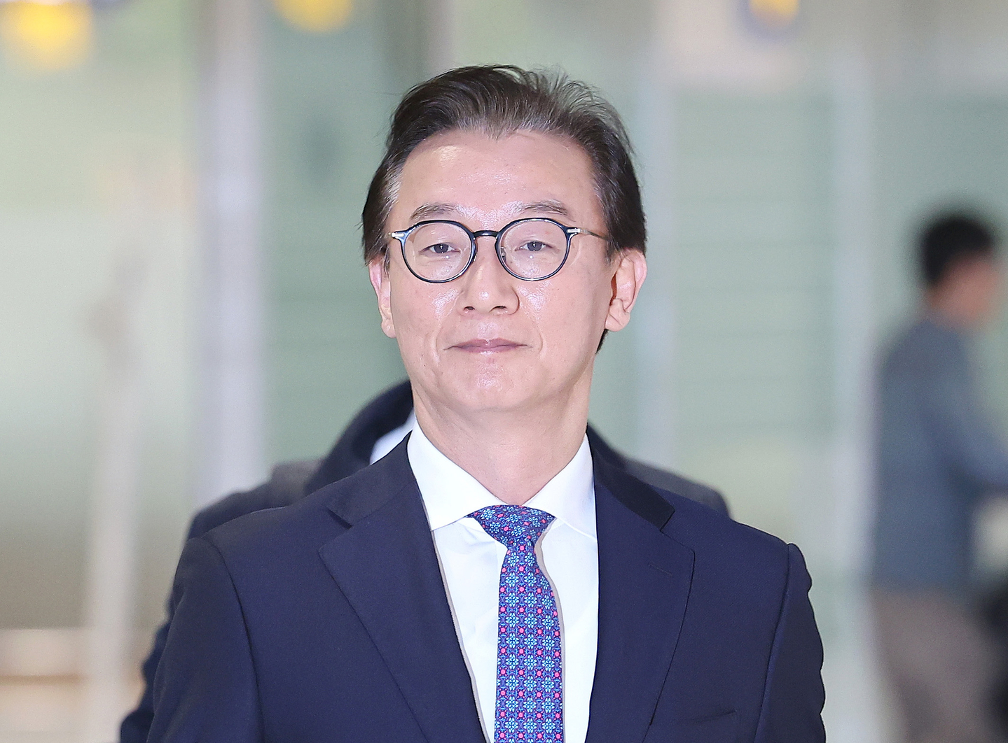 Minister of Oceans and Fisheries Chun Jae-soo returns to Korea after a UN-related event through Incheon International Airport on Dec. 11. [YONHAP]