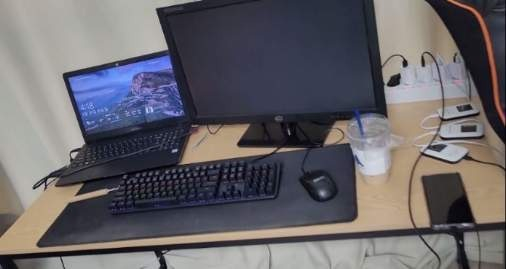 A computer is seen in a Daegu apartment used as an office by an online illegal lending ring that charged borrowers an annual interest rate of 12,000 percent before being arrested by police. [YEONGDEUNGPO POLICE PRECINCT]