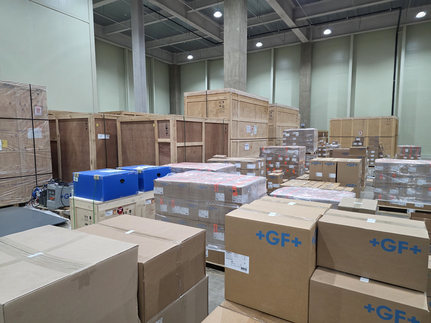 Maintenance equipment and spare parts from various global semiconductor equipment manufacturers are stored in a logistics warehouse inside the integrated logistics center in Pyeongtaek, Gyeonggi, on Dec. 9. [LEE GA-RAM]