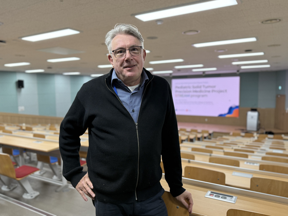 Professor Paul Eckert attends the pediatric precision oncology symposium, hosted by the Childhood Cancer & Rare Disease Project at the Seoul National University College of Medicine in central Seoul on Dec. 5. [NAM SOO-HYOUN]