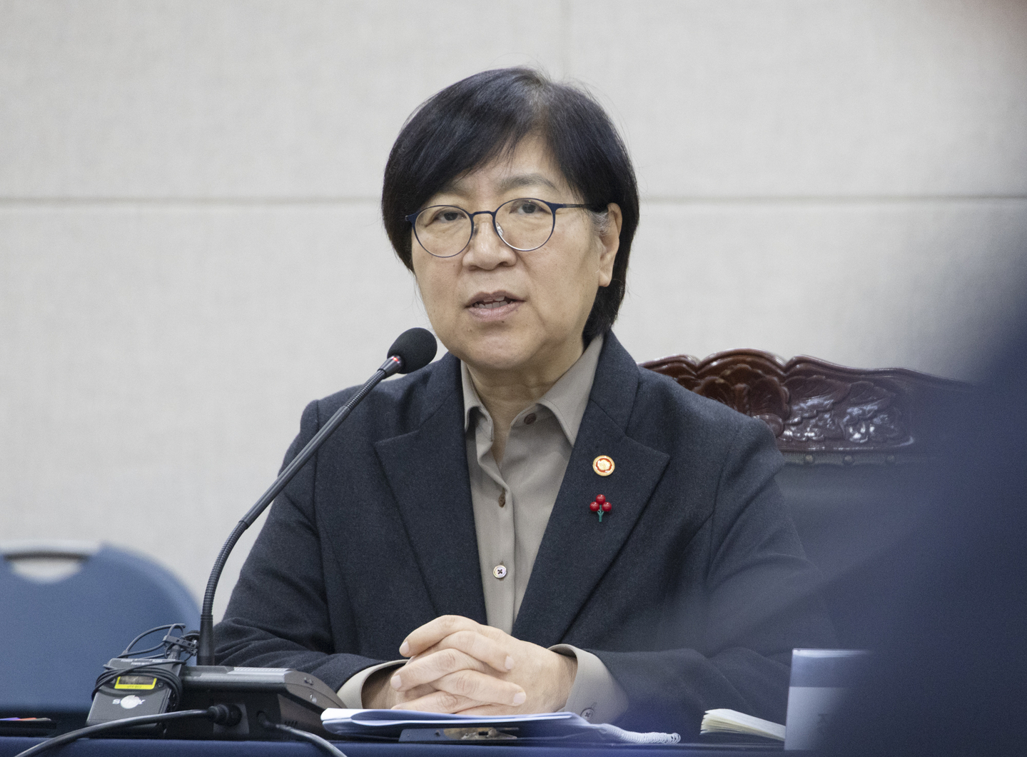 This file photo, taken Dec. 12, shows Health Minister Jeong Eun-kyeong speaking during a meeting with health care officials in Jincheon, North Chungcheong. [YONHAP] 