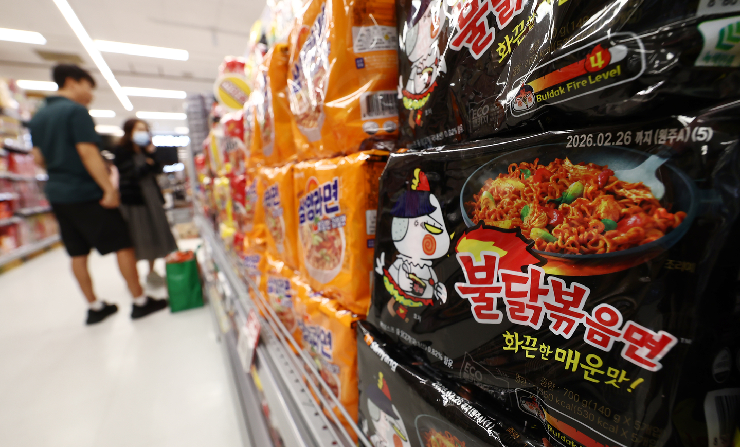 Buldak noodles are displayed at a large discount store in Seoul on Sept. 24. [NEWS1]