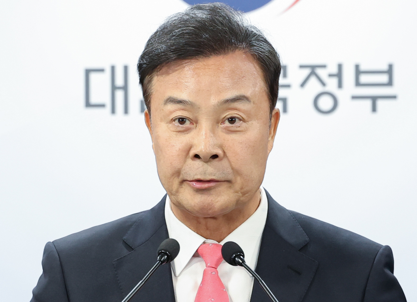 Kim Sung-jae, mayor of Uiwang, speaks at a briefing at Government Complex Seoul in central Seoul on Nov. 5, 2024. [YONHAP]