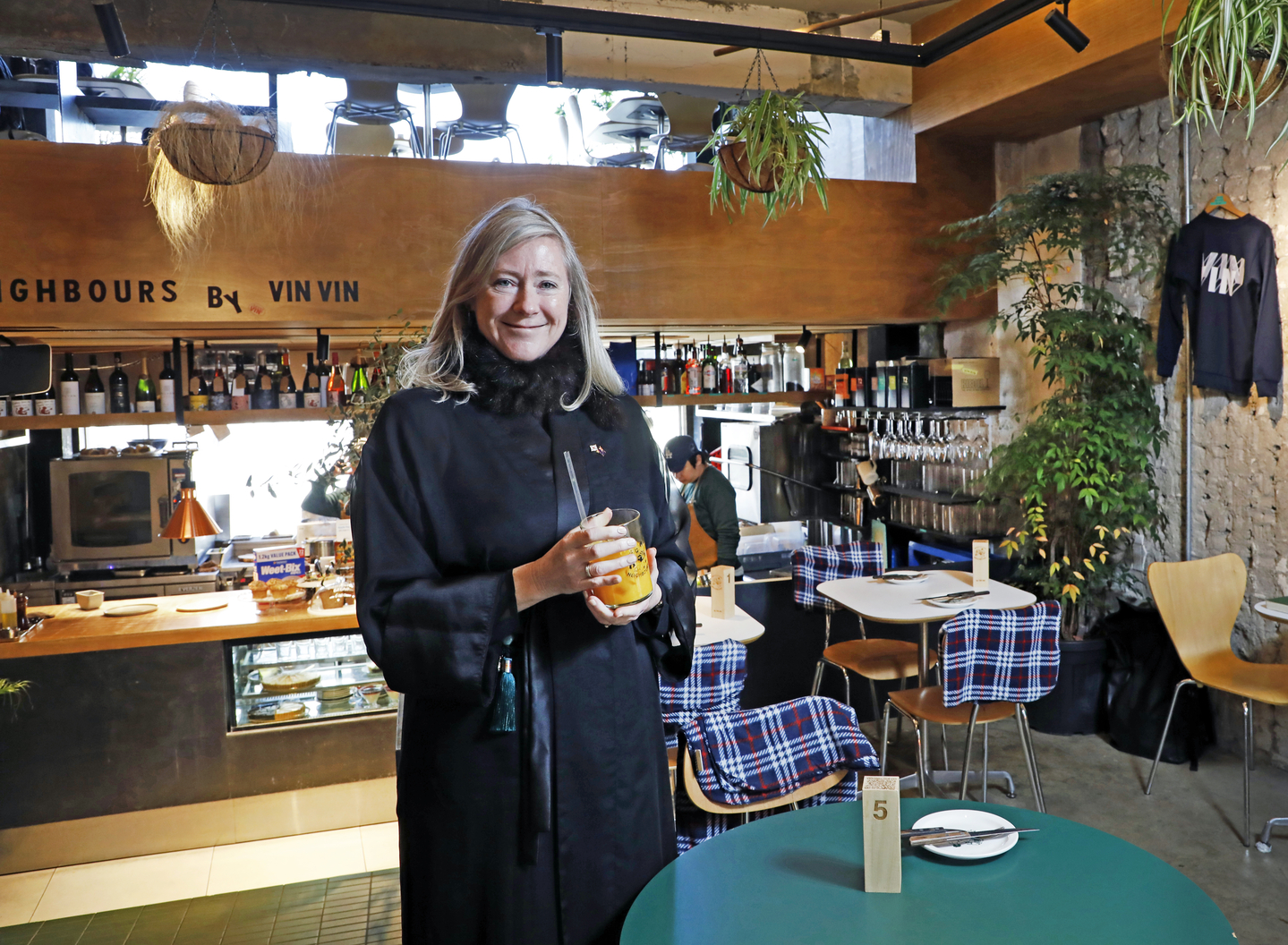 New Zealand Ambassador to Korea Dawn Bennet poses ahead of an interview at Neighbours in Yongsan District, central Seoul, on Nov. 28, wearing a modern hanbok. The green tassel accessory attached to her hanbok was a gift from Kim Sung-hyup, director of the Global Green Growth Institute. [PARK SANG-MOON]