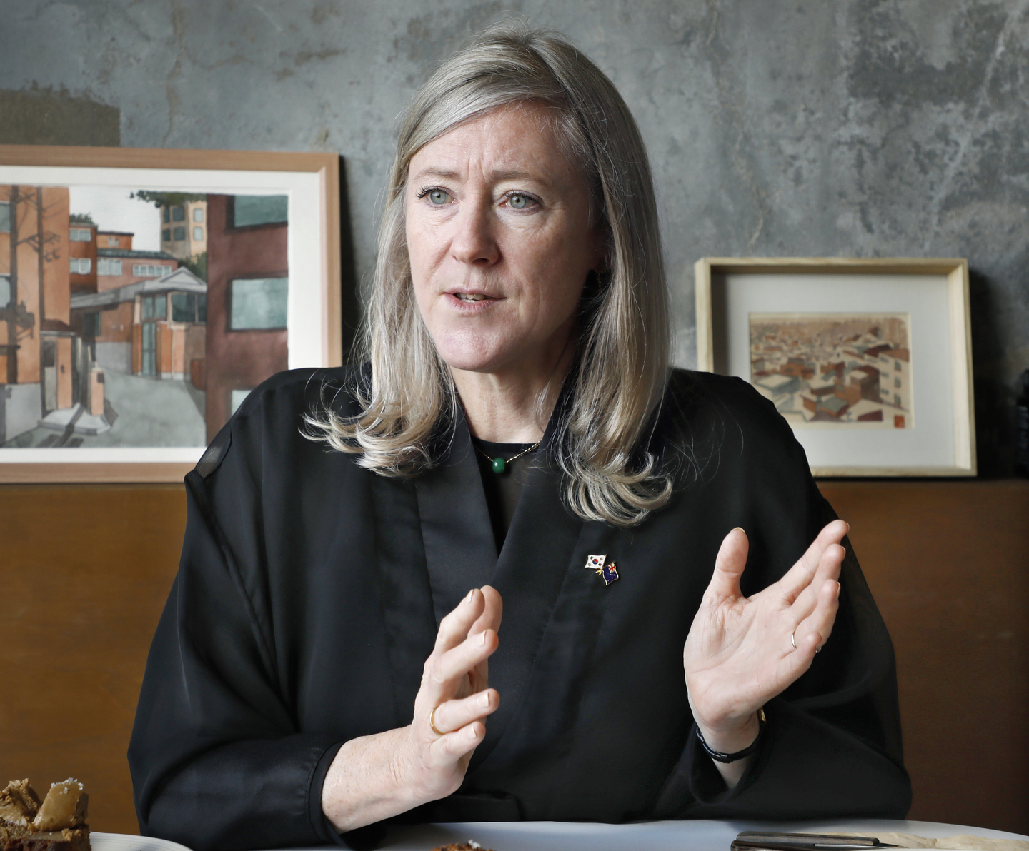 New Zealand Ambassador to Korea Dawn Bennet speaks during an interview with the Korea JoongAng Daily at Neighbours in Yongsan District, central Seoul, on Nov. 28. [PARK SANG-MOON]