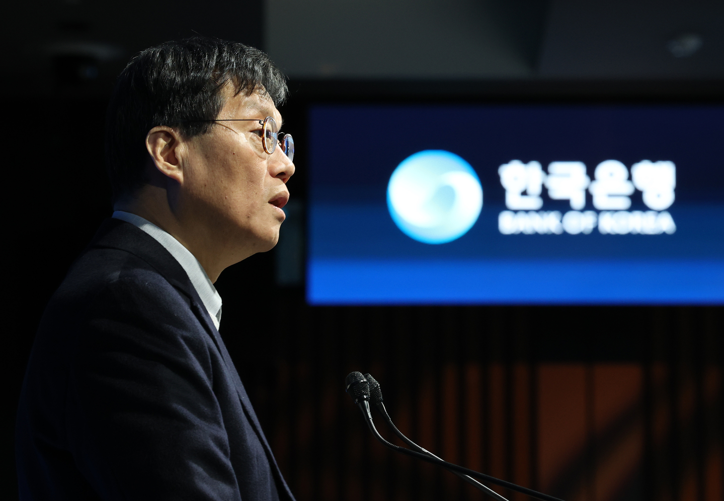 Bank of Korea Gov. Rhee Chang-yong speaks during a monetary policy conference in Seoul on Dec. 15.  [YONHAP] 