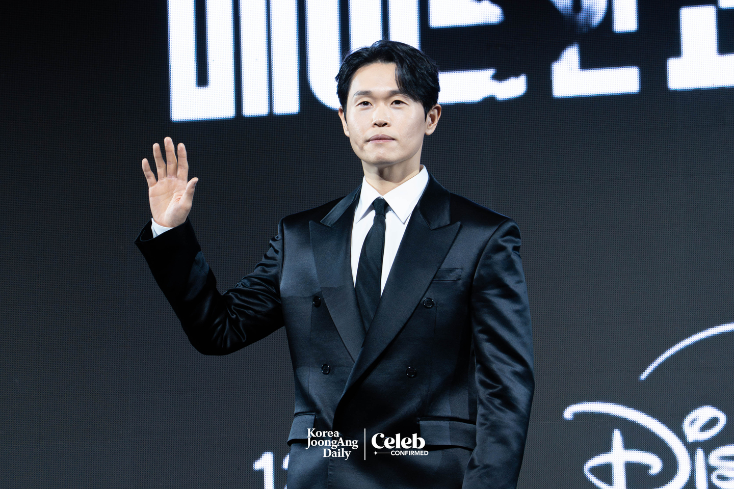 Actor Kang Gil-woo poses for photos during a press conference for the Disney+ series “Made in Korea” at the Grand InterContinental Seoul Parnas in southern Seoul on Dec. 15. [DANIELA GONZALEZ PEREZ]