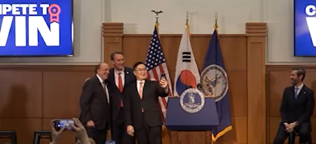 LS Cable & System CEO Koo Bon-kyu, third from left, and Virginia Gov. Glenn Youngkin, second from left, are seen during an investment announcement ceremony held in Chesapeake, Virginia, on Dec. 12. [SCREEN CAPTURE]
