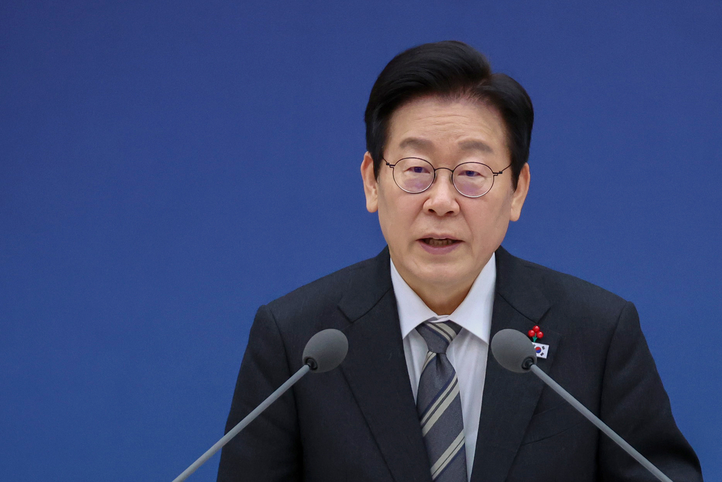 President Lee Jae Myung speaks during a policy briefing by the education ministry in the administrative city of Sejong on Dec. 15. [YONHAP]