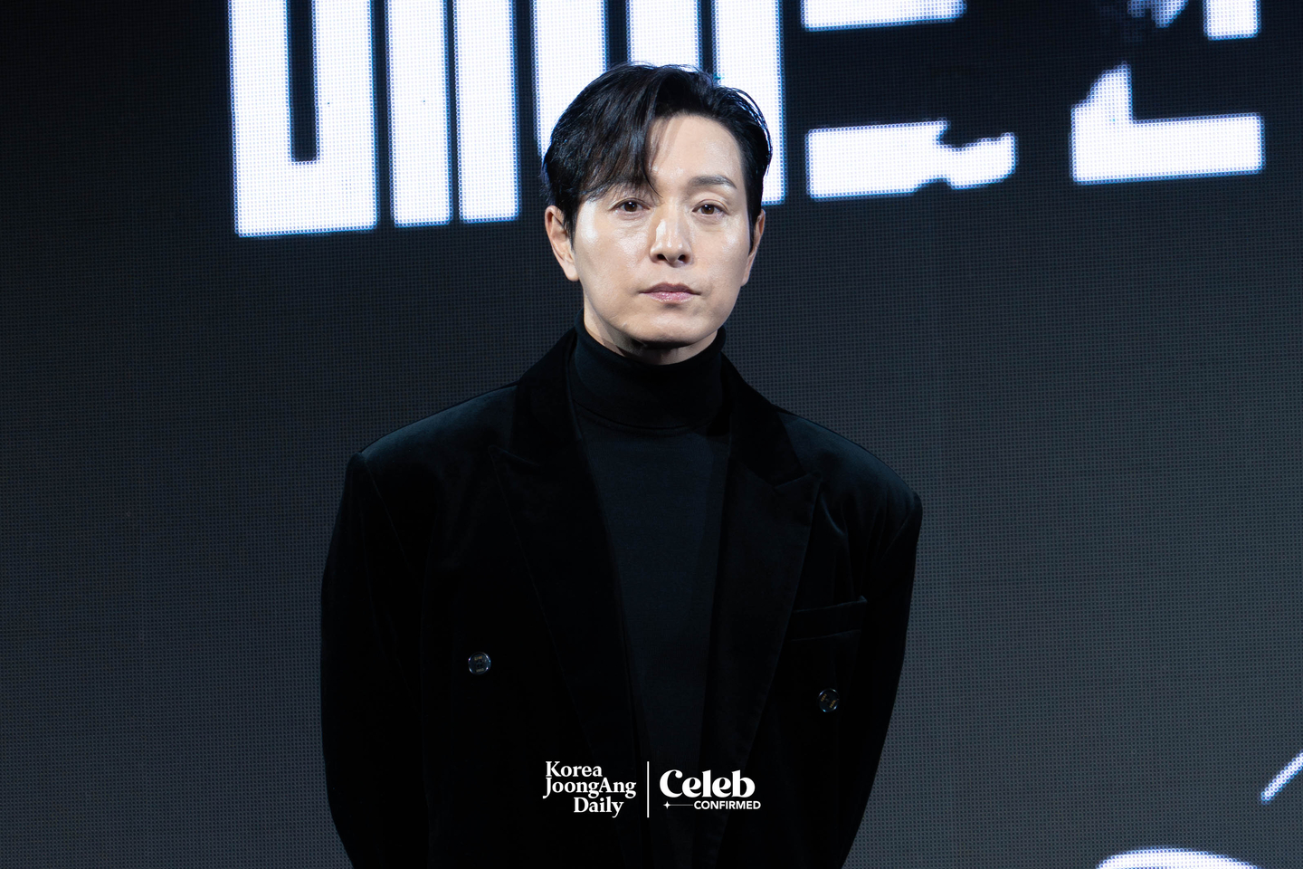 Actor Jung Sung-il poses for photos during a press conference for the Disney+ series “Made in Korea” at the Grand InterContinental Seoul Parnas in southern Seoul on Dec. 15. [DANIELA GONZALEZ PEREZ]