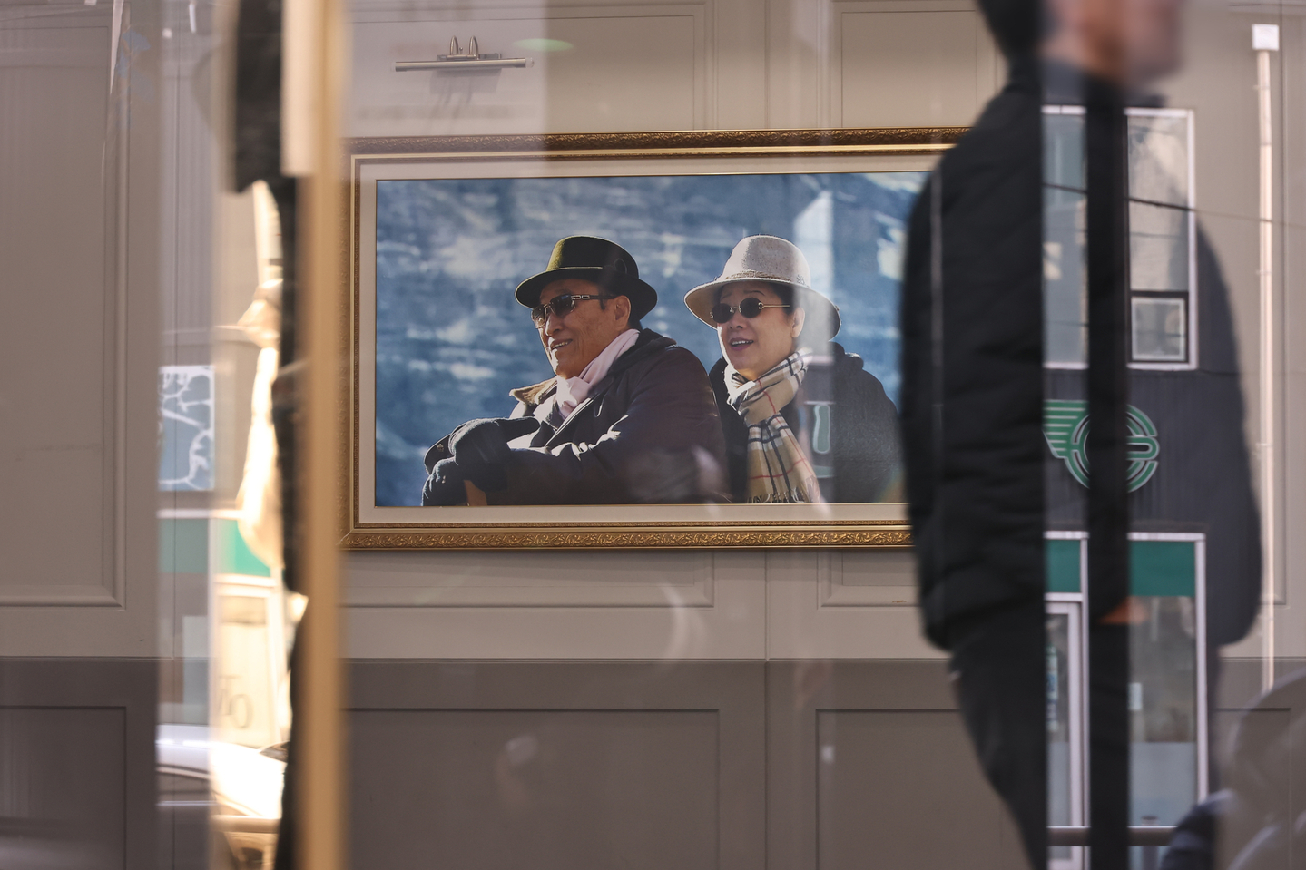 Photos of Unification Church leader Han Hak-ja, right, and the late founder Moon Sun-myung hang in the lobby of the church’s Korean headquarters in Yongsan District, central Seoul, on Dec. 15 as police carry out their first forced investigation into alleged bribery involving political figures. [YONHAP]