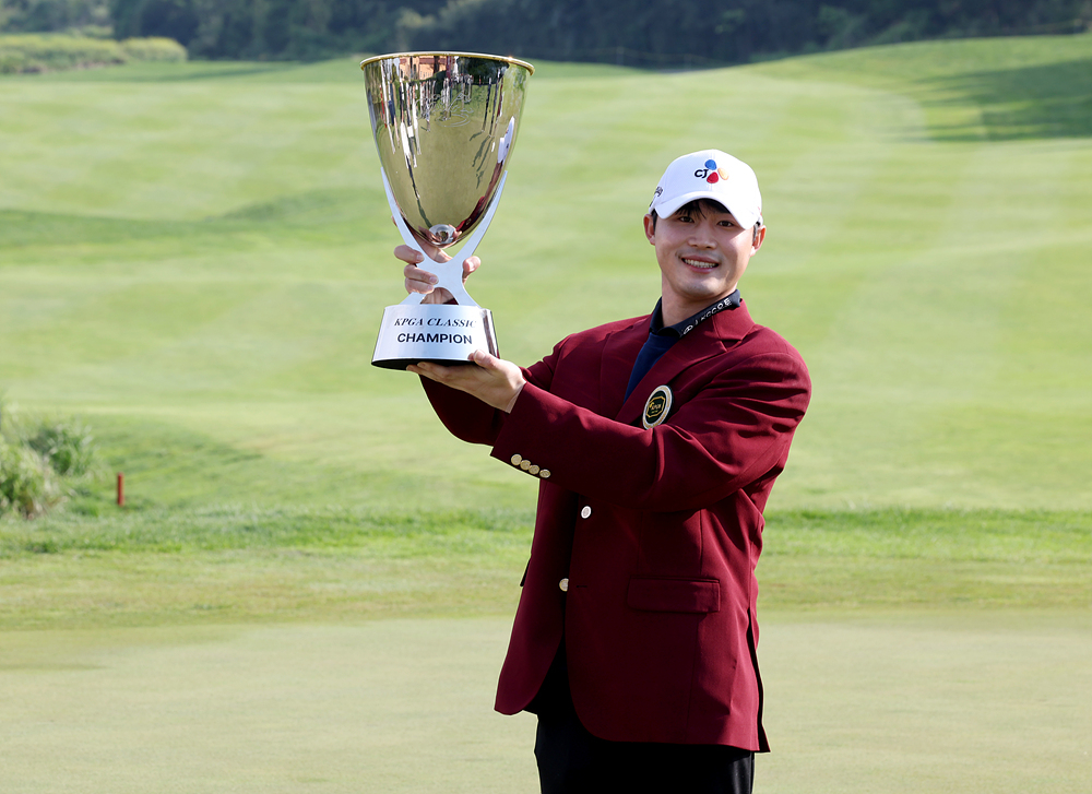 This May 11, file photo provided by the Korea PGA Tour shows Korean golfer Bae Yong-jun. [YONHAP] 