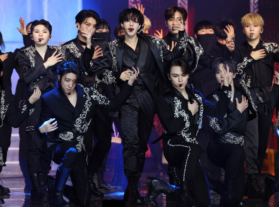 Seventeen performs at Kintex in Goyang, Gyeonggi, on Jan. 10, 2021. [NEWS1]