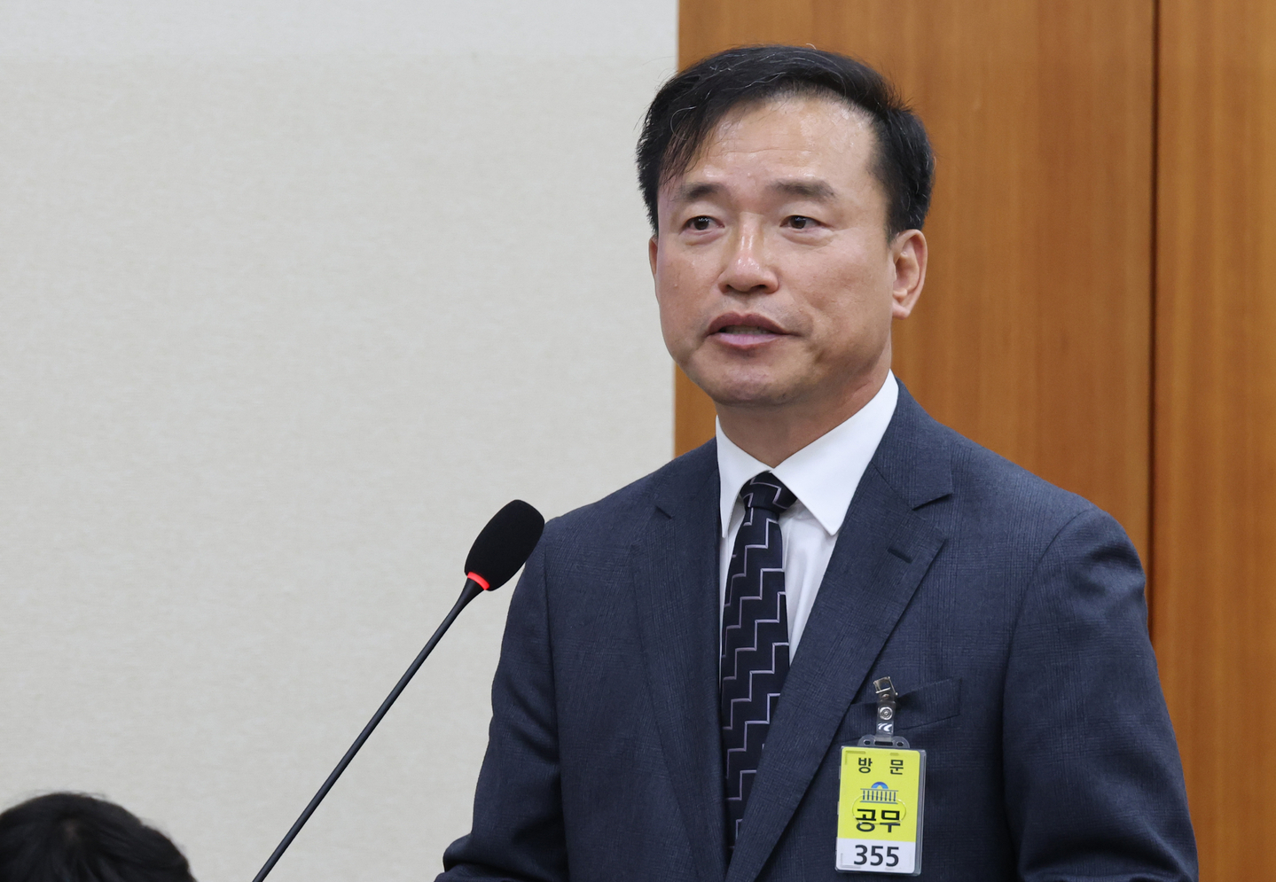 Kim Jong-cheol, the nominee for the Korea Media Communications Commission, speaks during a parliamentary confirmation hearing at the National Assembly in Seoul on Dec. 16.  [YONHAP] 