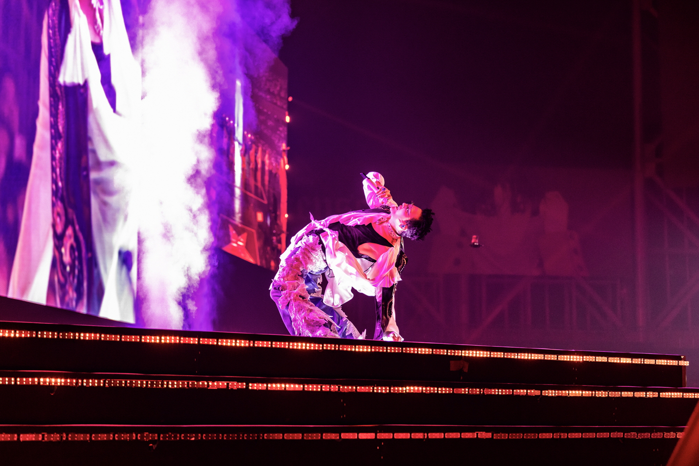 G-Dragon performs during an encore concert of his “Ubermensch” world tour at Gocheok Sky Dome in western Seoul, held on Dec. 12, 13 and 14. [GALAXY CORPORATION]