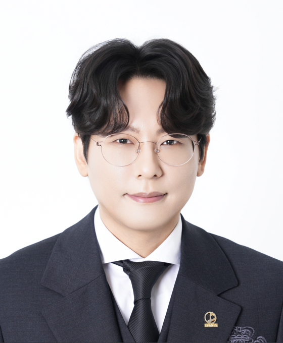 Singer-songwriter Lee Si-ha, elected the 25th president of the Korea Music Copyright Association [KOMCA]