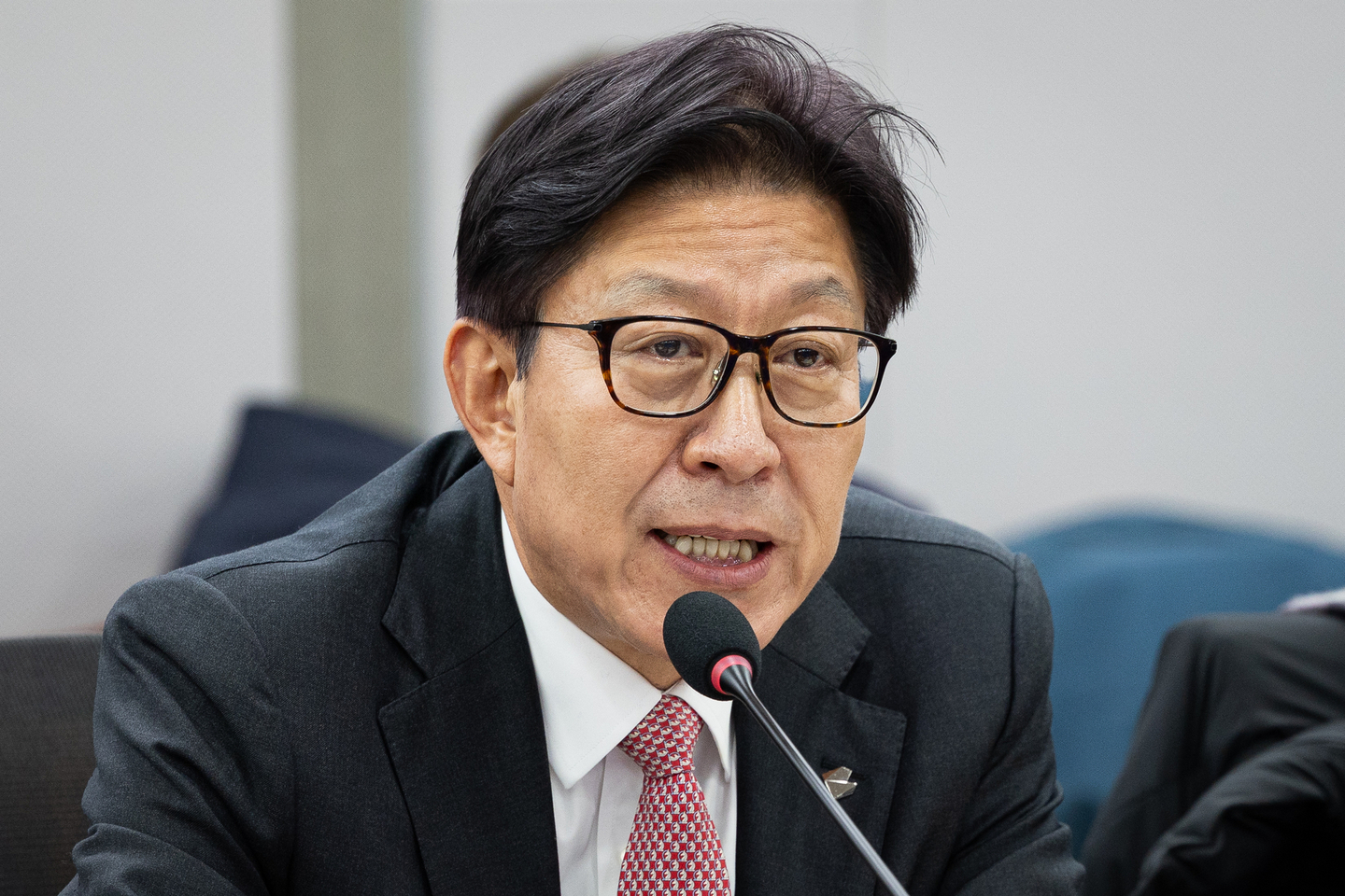 Busan Mayor Park Heong-joon delivers welcoming remarks at a National Assembly relay seminar at the National Assembly in Yeouido, western Seoul, on Nov. 19. [NEWS1]