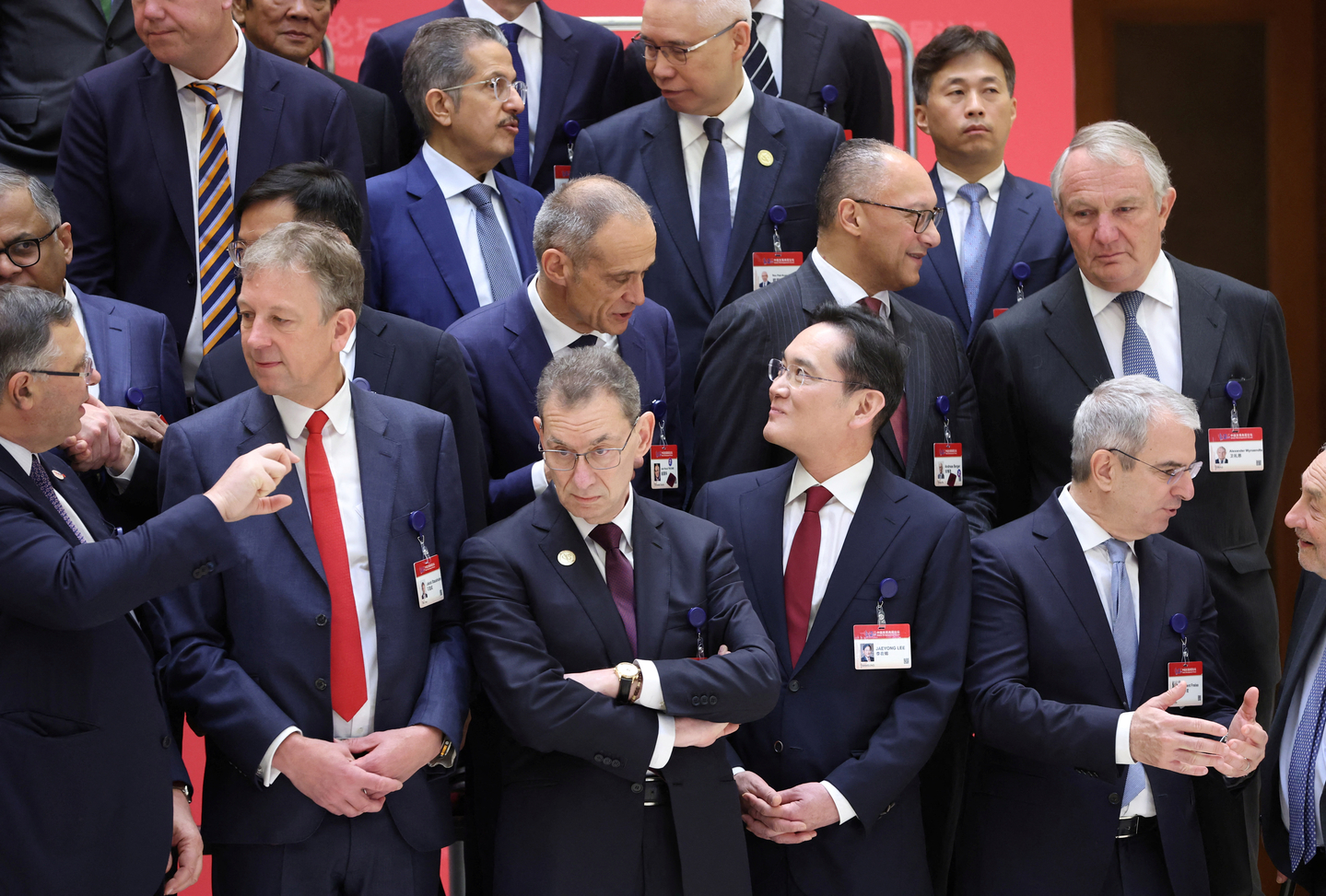 Samsung Electronics Executive Chairman Lee Jae-yong, second from bottom right, chats with other attendees before the opening ceremony for the China Development Forum at Diaoyutai Guesthouse in Beijing on March 23. [REUTERS/YONHAP]