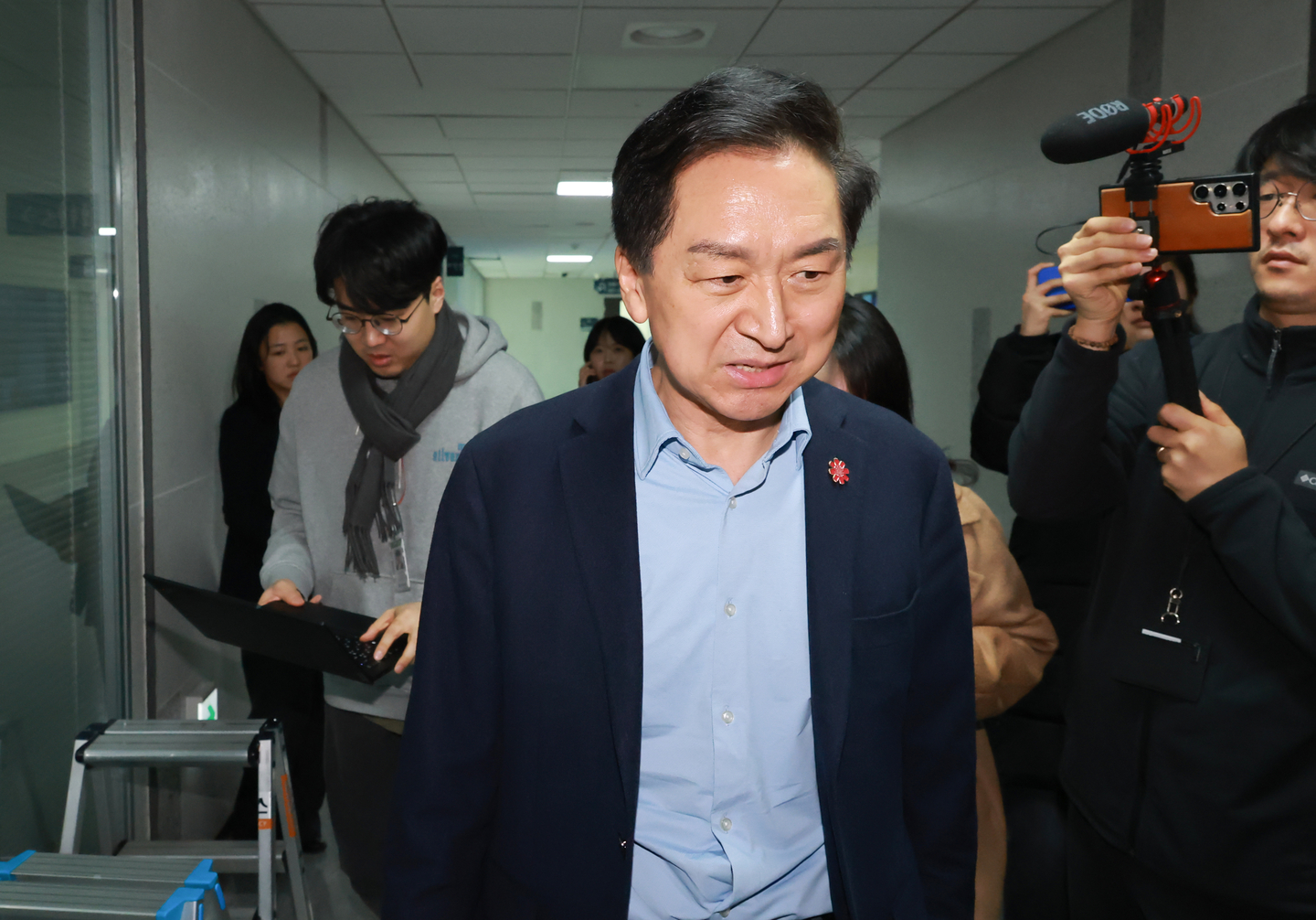 People Power Party Rep. Kim Gi-hyeon arrives at his office at the National Assembly building in western Seoul on Dec. 17. [YONHAP] 