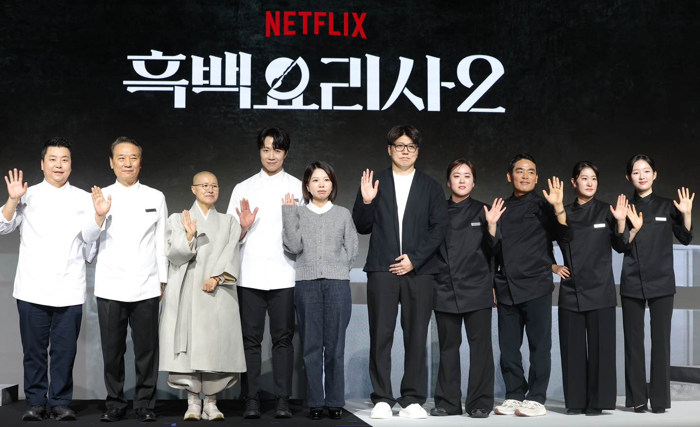 Contestants and producers of Netflix's ″Culinary Class Wars 2″ pose for photos during a news conference for the show held in Jongno District, central Seoul, on Dec. 17. From left are the White Spoon's Jung Ho-young, Hou Deok-juk, Venerable Sunjae, Son Jong-won, producers Kim Eun-ji and Kim Hak-min, the Black Spoon's Brewmaster Yun, French Papa, Witch with a Wok and Little Tiger. [NEWS1]